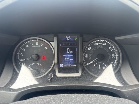 Used 2019 Toyota Tacoma TRD Off-Road image 3