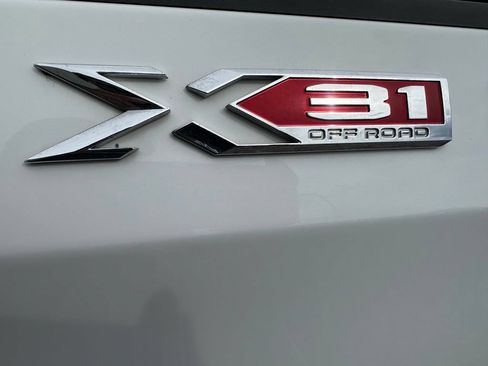 Used 2022 GMC Sierra 1500 SLT w/ SLT Premium Package AWD/4WD image 10