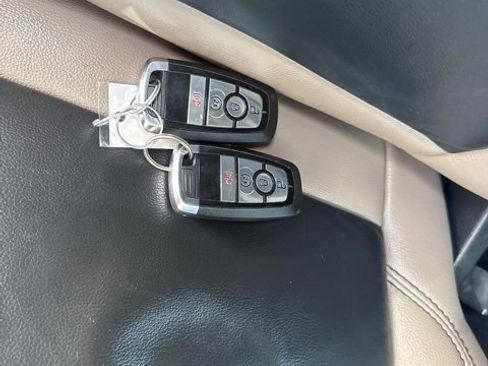 Used 2023 Ford Bronco Wildtrak image 9