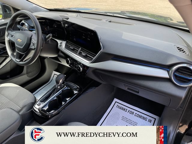 Used 2025 Chevrolet Trax LT FWD image 38