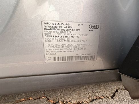 Used 2022 Audi e-tron Premium w/ Convenience Plus Package image 6