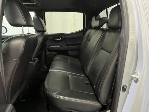 Used 2019 Toyota Tacoma Limited image 11