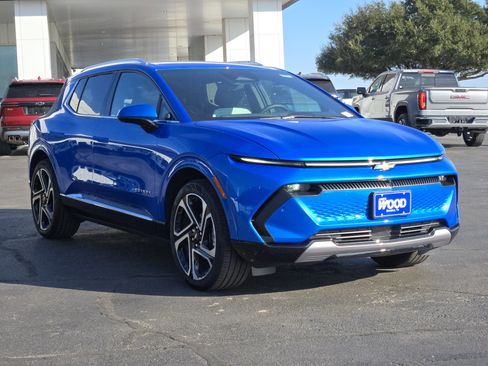 New 2026 Chevrolet Equinox EV LT image 2