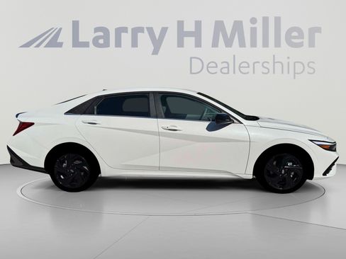 New 2026 Hyundai Elantra SEL Sport Premium FWD image 9