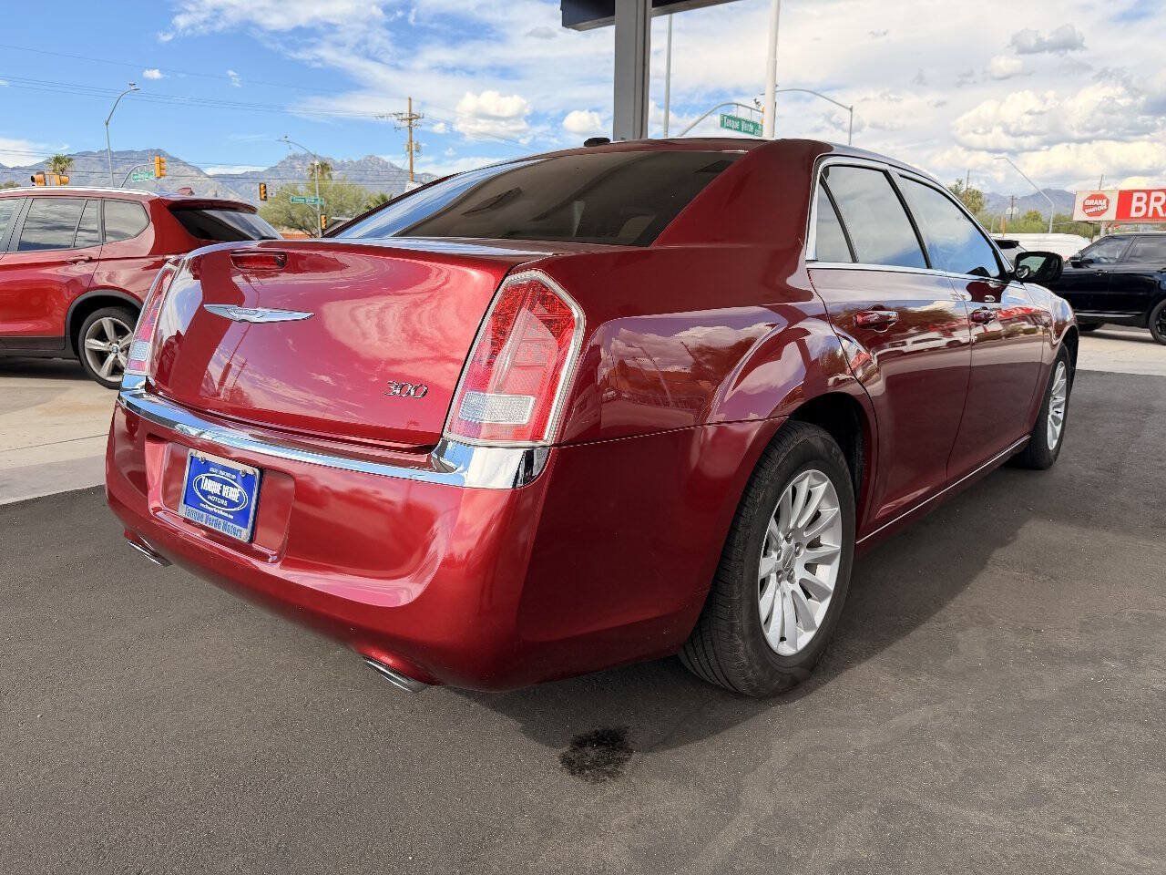Used 2011 Chrysler 300 RWD image 5