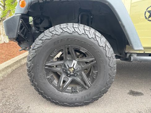 Used 2013 Jeep Wrangler Sport AWD/4WD image 9
