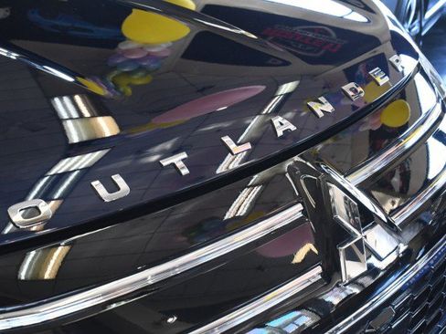 New 2026 Mitsubishi Outlander SE AWD/4WD image 7