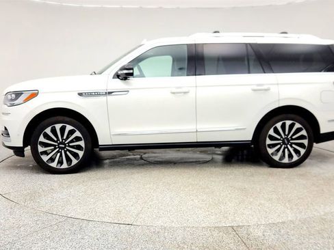 Used 2024 Lincoln Navigator Reserve image 8