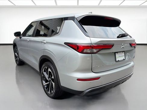 Used 2022 Mitsubishi Outlander ES FWD image 5