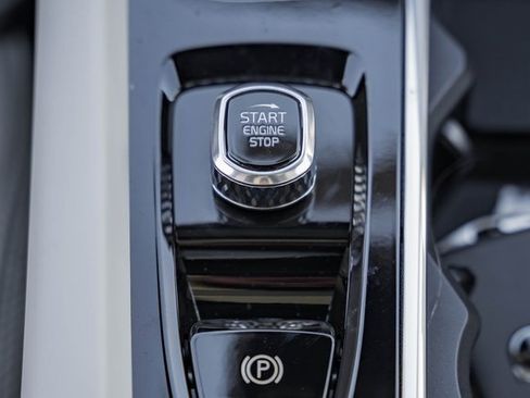 New 2026 Volvo XC60 B5 Ultra w/ Climate Package image 25