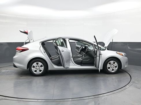 Used 2018 Kia Forte LX image 40