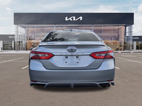 Used 2019 Toyota Camry SE image 5