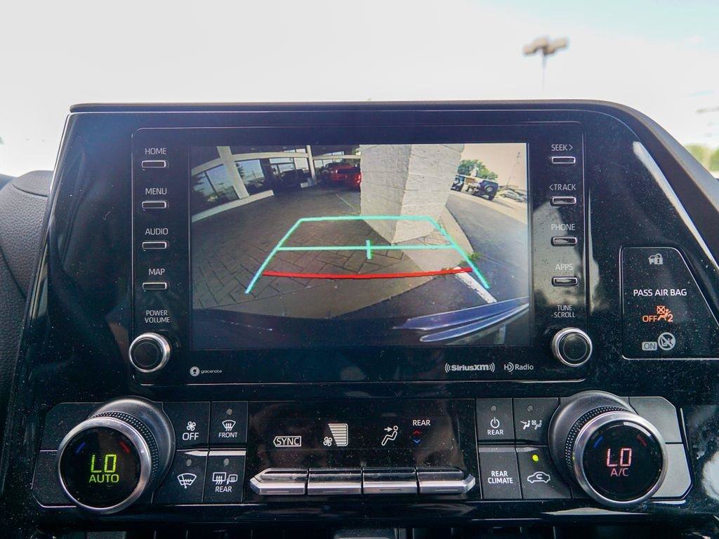 Used 2022 Toyota Highlander LE AWD/4WD image 18