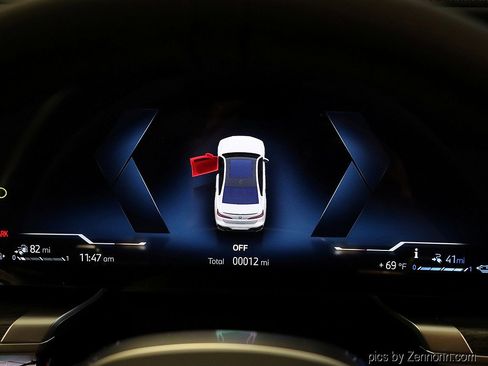 Used 2026 BMW 750e xDrive image 19