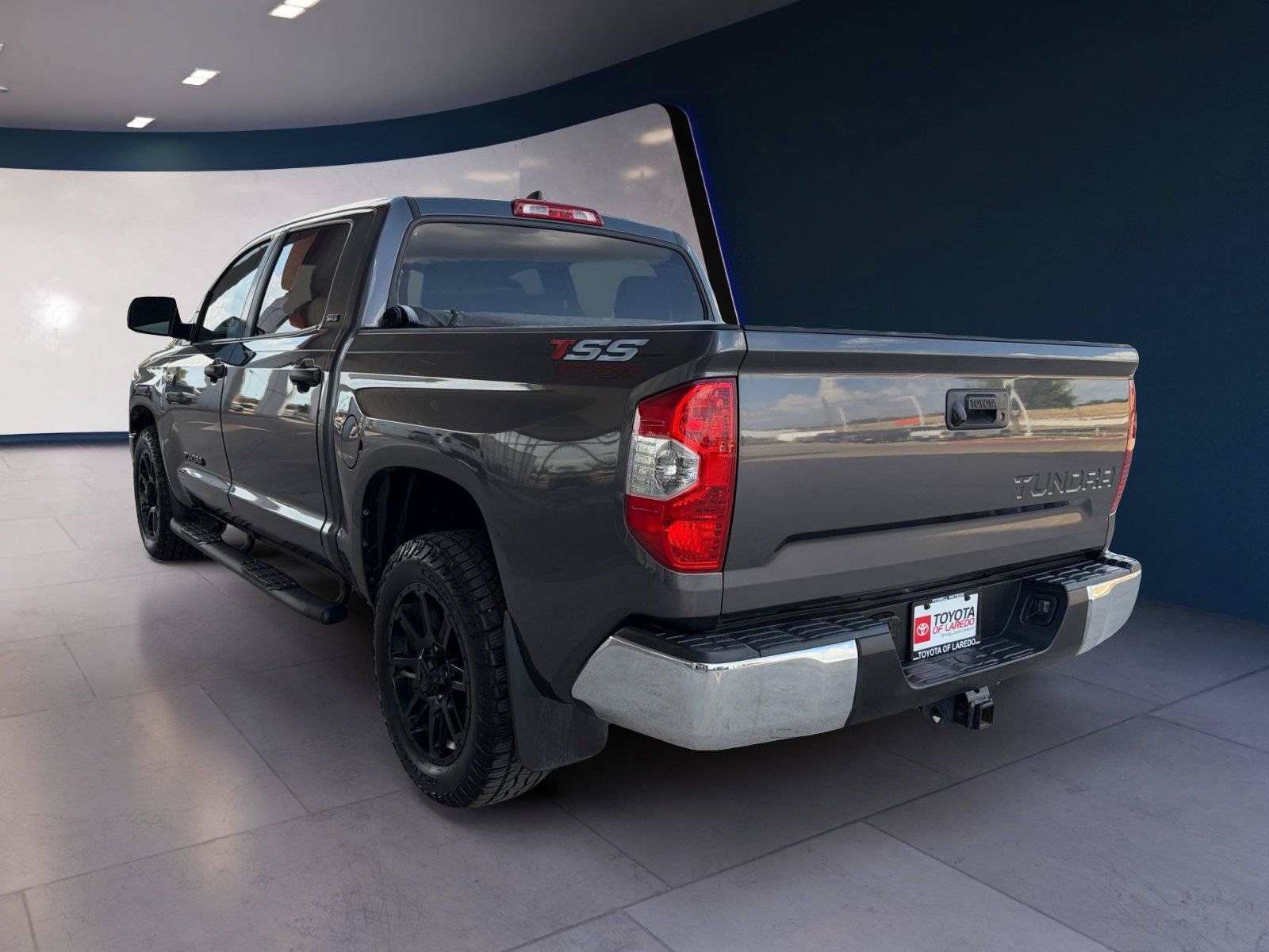 Used 2020 Toyota Tundra SR5 w/ SR5 Leather Package RWD image 3
