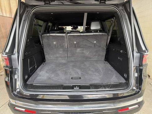 Used 2024 Jeep Wagoneer L Series II w/ Flexible Seating Group AWD/4WD image 25