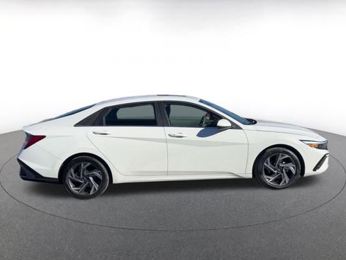 Used 2025 Hyundai Elantra SEL image 16