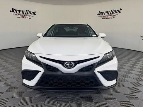Used 2022 Toyota Camry SE w/ Convenience Package FWD image 5