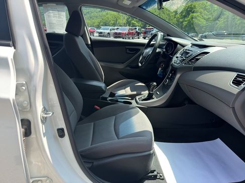 Used 2014 Hyundai Elantra SE FWD image 20