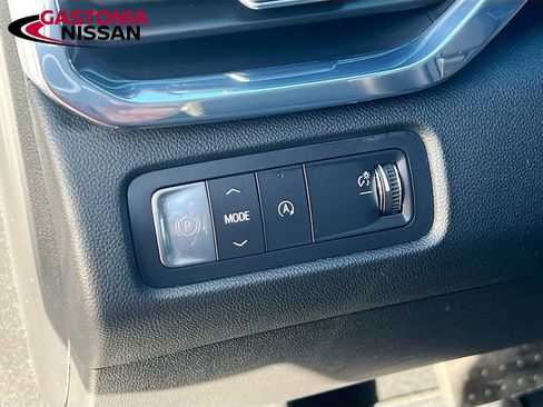 Used 2025 GMC Acadia Elevation image 13