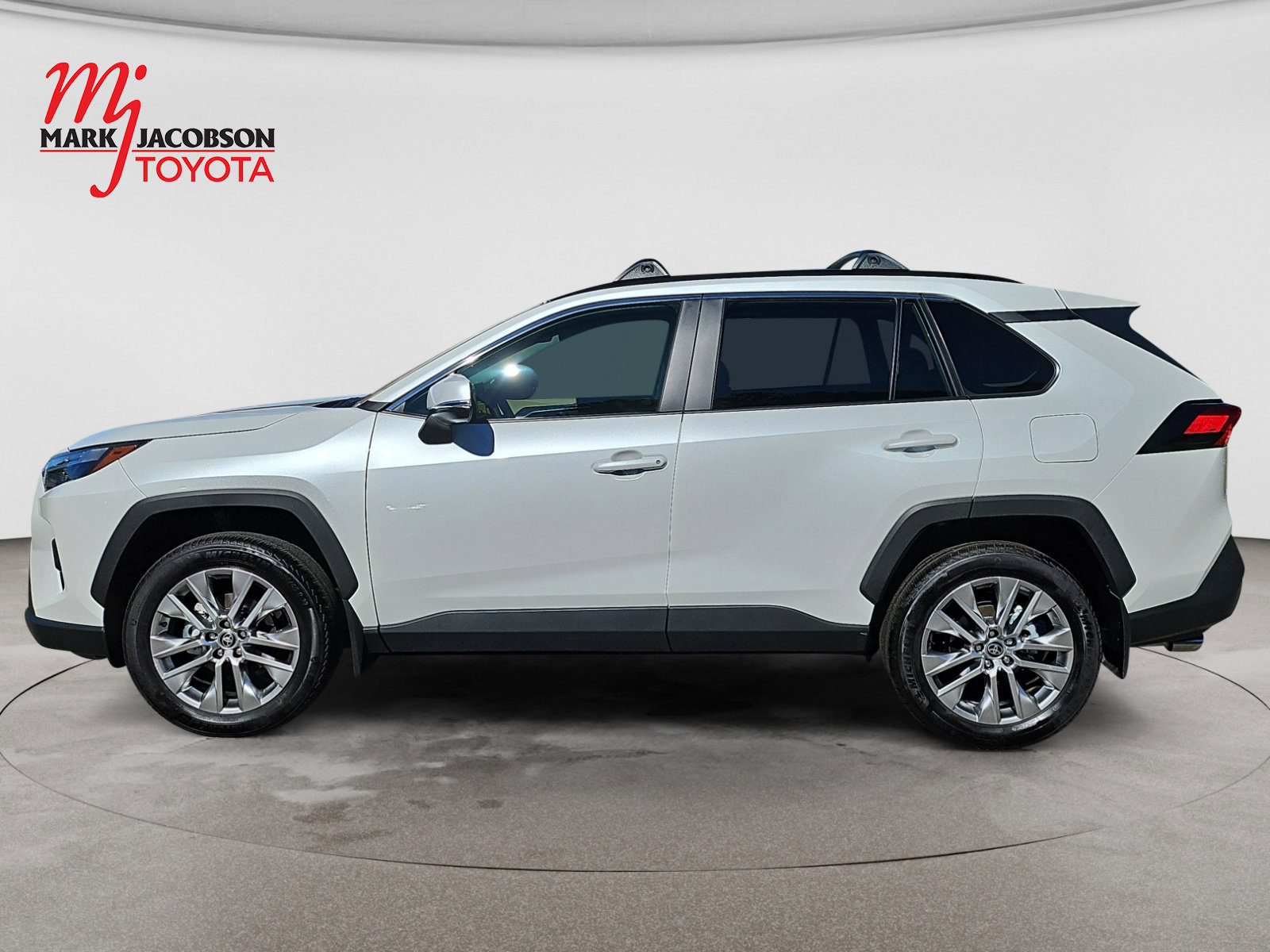 Used 2025 Toyota RAV4 XLE Premium w/ Weather Package FWD image 15