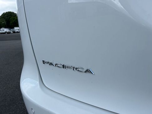 New 2027 Chrysler Pacifica Select FWD image 41