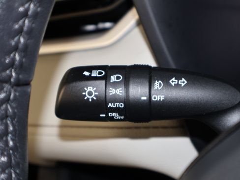 Used 2022 Toyota RAV4 XLE Premium image 22