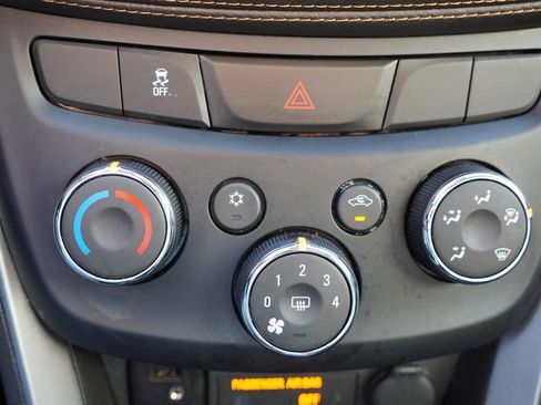 Used 2019 Chevrolet Trax LT w/ LT Convenience Package image 24