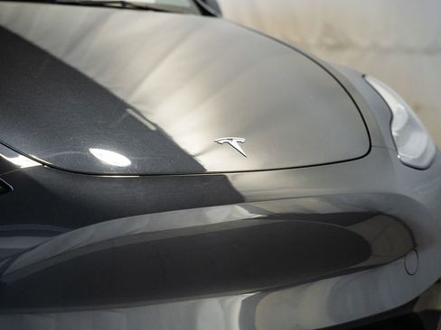 Used 2023 Tesla Model Y Long Range AWD/4WD image 12