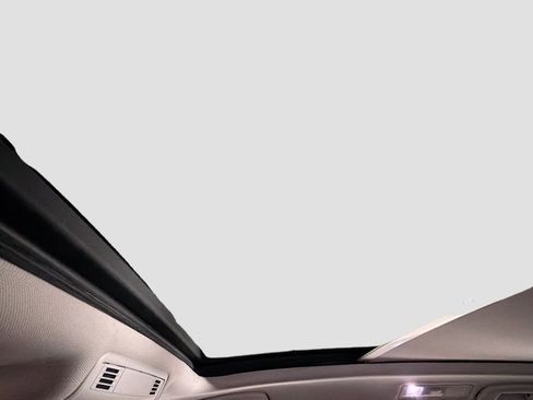 Used 2017 Volkswagen Golf Alltrack SE image 25