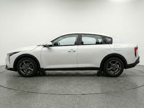 Used 2025 Kia K4 LXS image 5