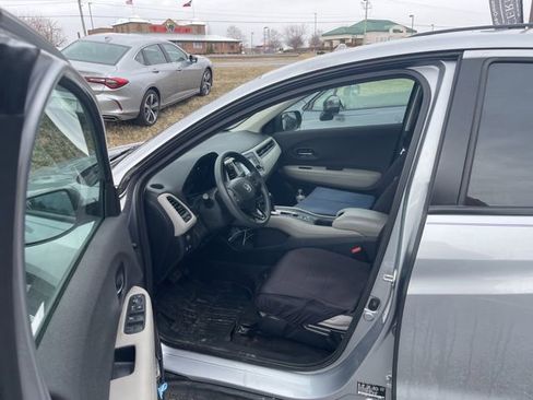 Used 2019 Honda HR-V LX image 9