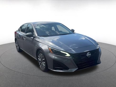 Used 2026 Nissan Altima 2.5 SV FWD image 2