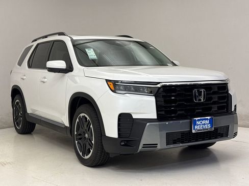 New 2026 Honda Pilot Touring image 4