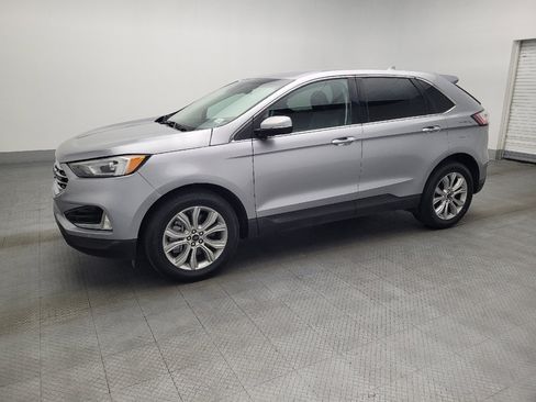 Used 2024 Ford Edge Titanium image 2