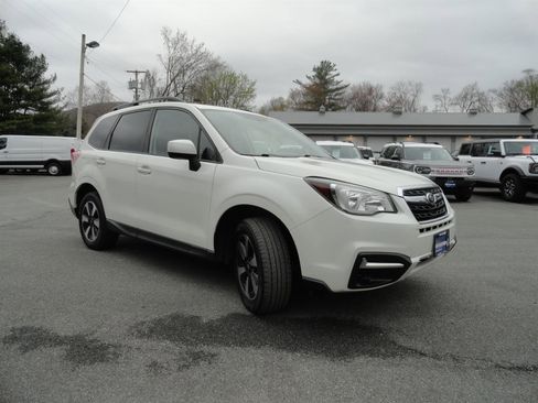 Used 2017 Subaru Forester 2.5i Premium w/ All-Weather Package AWD/4WD image 3
