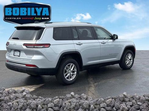 Used 2022 Jeep Grand Cherokee L Laredo w/ Luxury Tech Group I AWD/4WD image 3