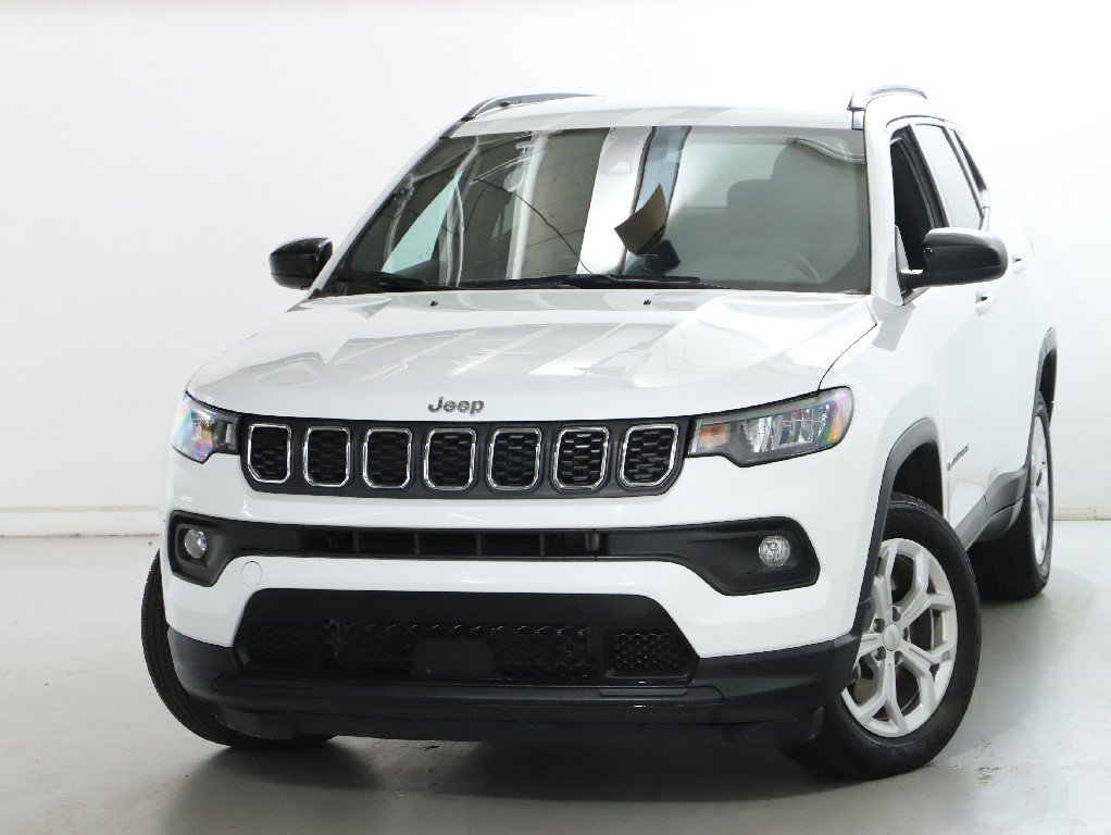 Used 2024 Jeep Compass Latitude AWD/4WD image 4