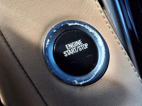 Used 2018 Cadillac Escalade Platinum AWD/4WD image 16