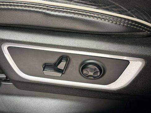 Used 2019 RAM 1500 Laramie image 17