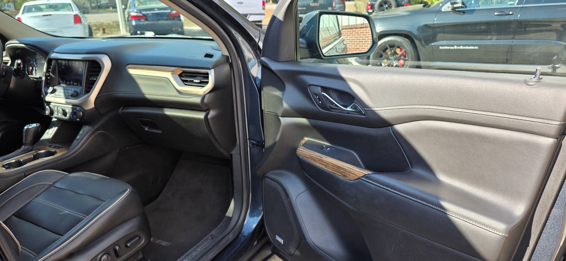 Used 2019 GMC Acadia Denali AWD/4WD image 15