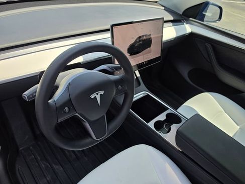 Used 2023 Tesla Model Y Long Range AWD/4WD image 21