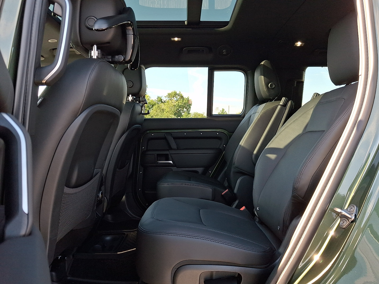 New 2026 Land Rover Defender 130 X-Dynamic SE AWD/4WD image 7