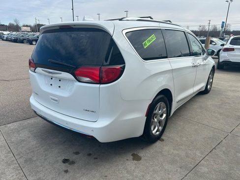 Used 2019 Chrysler Pacifica Limited image 5
