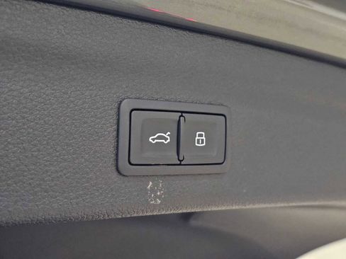 Used 2023 Audi Q3 2.0T Premium w/ Convenience Package image 17