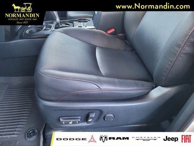 Used 2024 Toyota 4Runner TRD Off-Road Premium AWD/4WD image 17