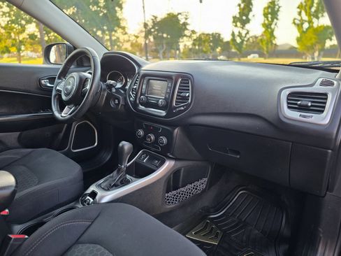 Used 2018 Jeep Compass Sport FWD image 14