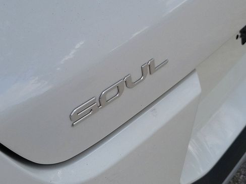 Used 2025 Kia Soul LX w/ LX Technology Package FWD image 6