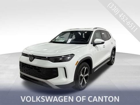 New 2025 Volkswagen Tiguan SE image 1