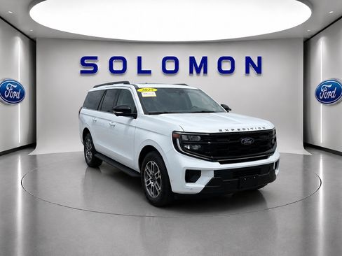 Certified 2025 Ford Expedition Max Active AWD/4WD image 3